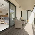 Grey - - Basen - - Parking- Taras