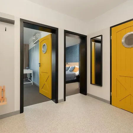 Apartment Grey - - Basen - - Parking- Taras Dziwnow