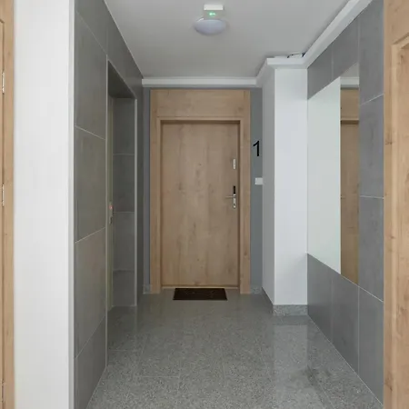 Grey - - Basen - - Parking- Taras