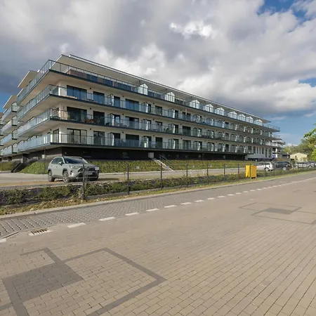 Grey - - Basen - - Parking- Taras Apartment Dziwnow