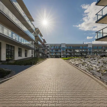 Grey - - Basen - - Parking- Taras Dziwnow