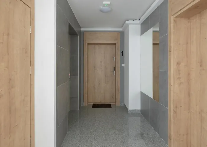 Grey - - Basen - - Parking- Taras